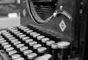 2015-06-Life-of-Pix-free-stock-photos-typewriter-black-white-szolkin